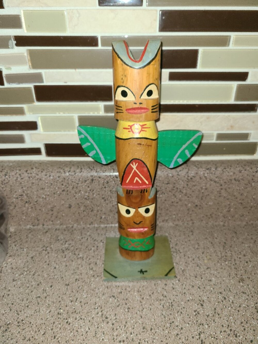 VTG Hand Carved & Painted Ottawa & Chippewa Indian Made Totem Pole Souvenir 10.5